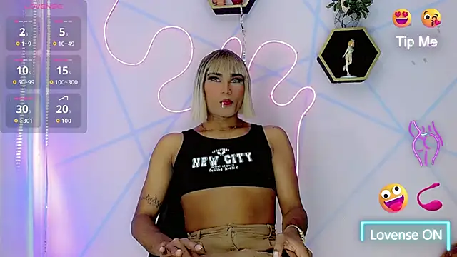 Snapshot of Natasha__Hot_ chatting on 12.14.25 Natasha Hot online show from 12.14.25