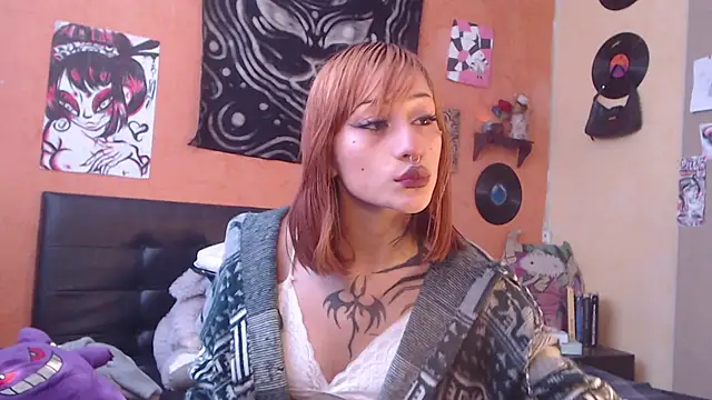 Snapshot of Layla_quinn chatting on 07.14.26 Layla quinn online show from 07.14.26