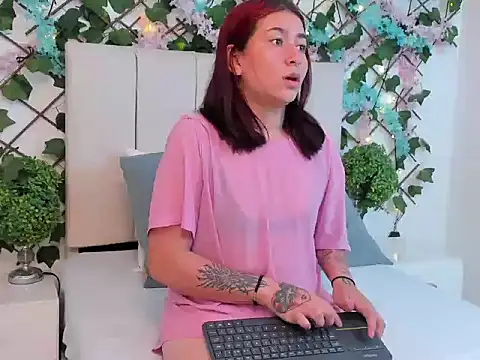 Snapshot of CharlotteBlossom chatting on 11.29.25 CharlotteBlossom online show from 11.29.25