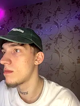 Snapshot of Rabizoon chatting on 11.27.25 Rabizoon online show from 11.27.25