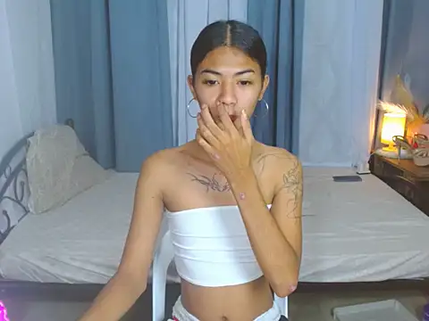 Snapshot of SamaraMillers chatting on 12.21.25 SamaraMillers online show from 12.21.25