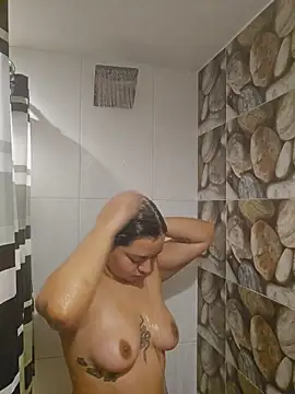 Snapshot of melany-_- chatting on 11.25.25 melany- - online show from 11.25.25