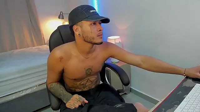 Snapshot of master_evil07 chatting on 11.30.25 master evil07 online show from 11.30.25