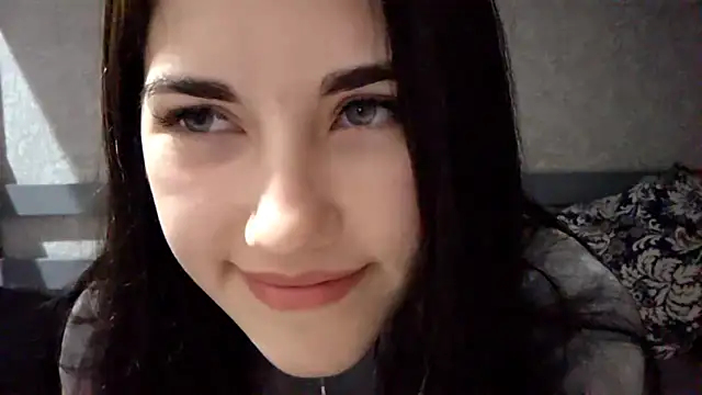 Snapshot of StarYeadon chatting on 12.04.25 StarYeadon online show from 12.04.25