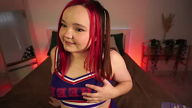 Snapshot of Rose_Luvv chatting on 12.05.25 Rose Luvv online show from 12.05.25