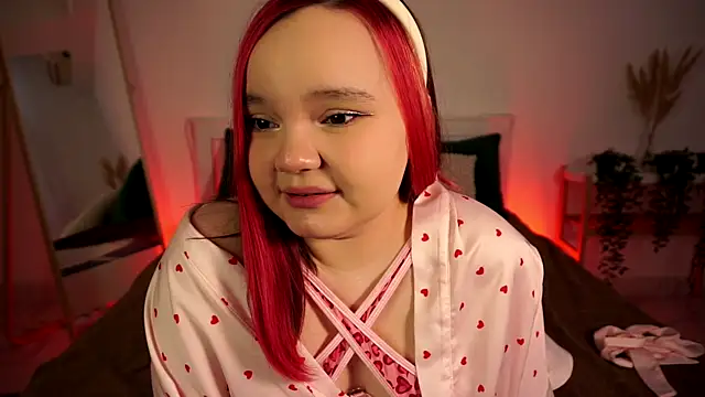 Snapshot of Rose_Luvv chatting on 12.16.25 Rose Luvv online show from 12.16.25