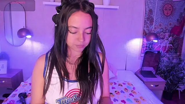 Snapshot of Laraa_Rouss_ chatting on 12.02.25 Laraa Rouss online show from 12.02.25