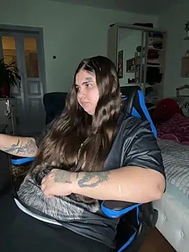 Snapshot of MariasV chatting on 12.05.25 MariasV online show from 12.05.25