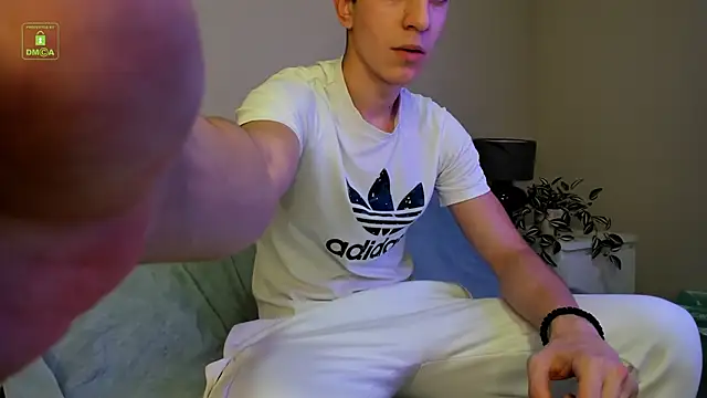 Johny Travolta online show from 12.02.25