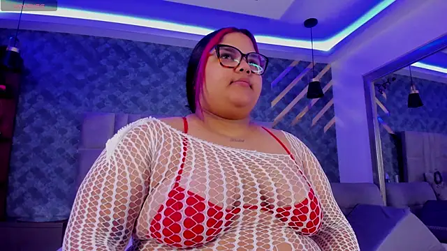 Snapshot of AlyzzandreRouge chatting on 12.04.25 AlyzzandreRouge online show from 12.04.25