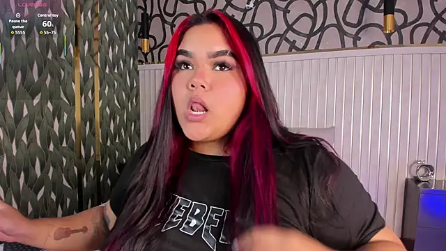 Snapshot of AlyzzandreRouge chatting on 12.15.25 AlyzzandreRouge online show from 12.15.25