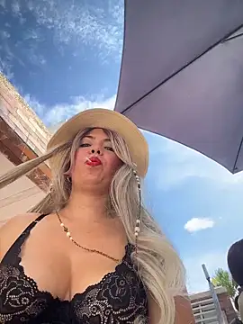 Snapshot of IsaSantoDomingo chatting on 12.04.25 IsaSantoDomingo online show from 12.04.25