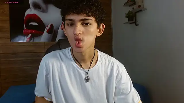 Snapshot of Michaelkoiv chatting on 12.16.25 Michaelkoiv online show from 12.16.25