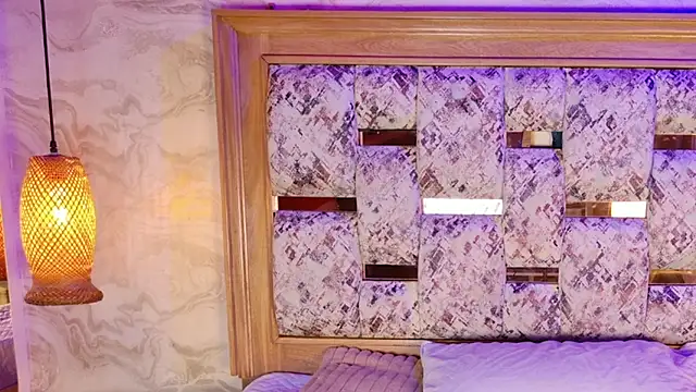 Snapshot of aron_emily_23 chatting on 12.14.25 aron emily 23 online show from 12.14.25