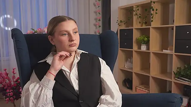 Snapshot of RemediosStrekas chatting on 12.05.25 RemediosStrekas online show from 12.05.25