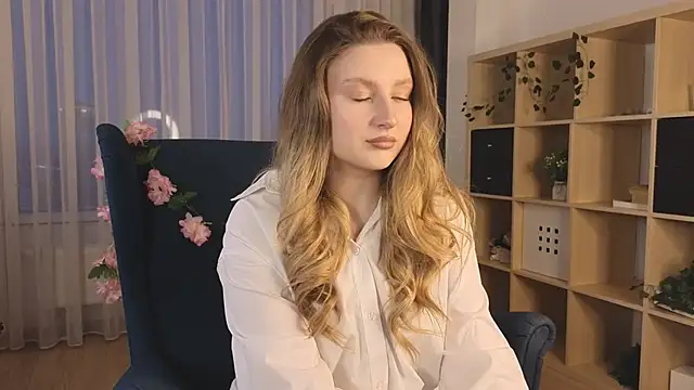 Snapshot of RemediosStrekas chatting on 12.16.25 RemediosStrekas online show from 12.16.25