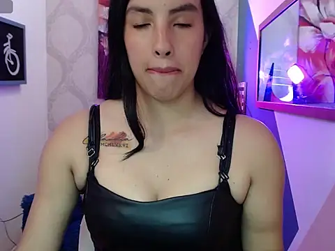 Snapshot of Loornna_mirr chatting on 12.02.25 Loornna mirr online show from 12.02.25