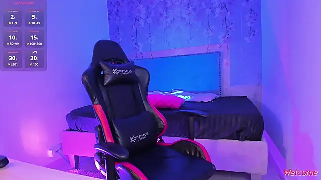 Snapshot of Anthonela_art chatting on 12.15.25 Anthonela art online show from 12.15.25