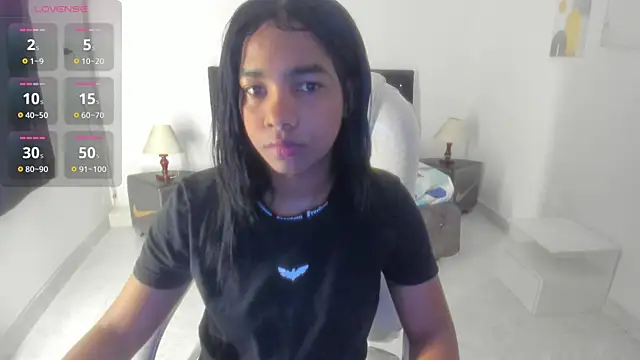 Snapshot of miiyaako_ds chatting on 11.28.25 miiyaako ds online show from 11.28.25