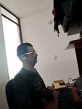 Snapshot of Fuegosutil chatting on 11.26.25 Fuegosutil online show from 11.26.25