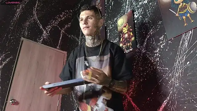 Snapshot of Paulo_527 chatting on 12.17.25 Paulo 527 online show from 12.17.25