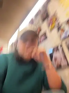 Laurabuu  online show from 12.03.25