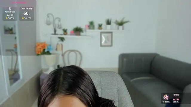 Snapshot of molly_littlee chatting on 12.16.25 molly littlee online show from 12.16.25