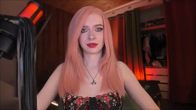 Snapshot of Mistress_Iris chatting on 11.30.25 Mistress Iris online show from 11.30.25