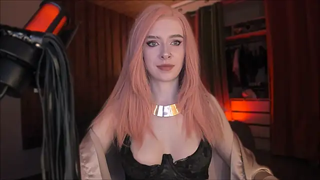 Snapshot of Mistress_Iris chatting on 12.04.25 Mistress Iris online show from 12.04.25