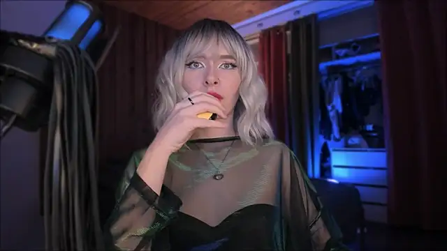 Snapshot of Mistress_Iris chatting on 12.15.25 Mistress Iris online show from 12.15.25