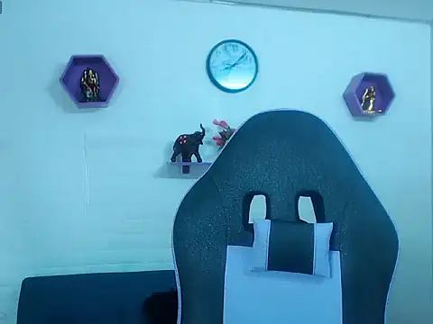 Snapshot of marcus_20 chatting on 12.16.25 marcus 20 online show from 12.16.25