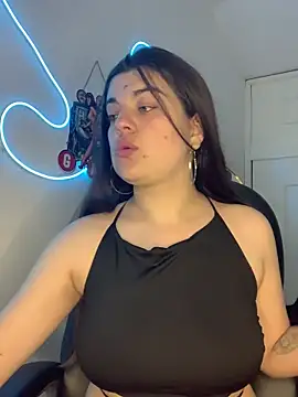 Snapshot of Scarletts_Boobs chatting on 12.14.25 Scarletts Boobs online show from 12.14.25