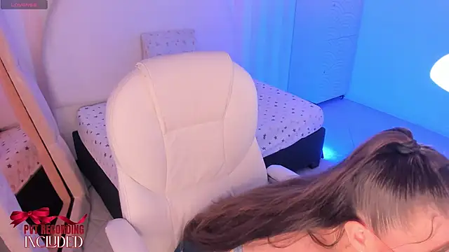 Snapshot of _dorothy chatting on 11.27.25 dorothy online show from 11.27.25