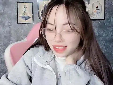 Snapshot of Aria5999 chatting on 12.04.25 Aria5999 online show from 12.04.25