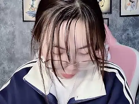 Snapshot of Aria5999 chatting on 12.05.25 Aria5999 online show from 12.05.25