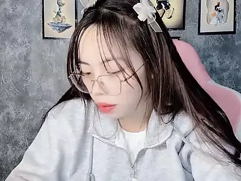 Snapshot of Aria5999 chatting on 12.15.25 Aria5999 online show from 12.15.25