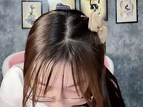 Snapshot of Aria5999 chatting on 12.16.25 Aria5999 online show from 12.16.25