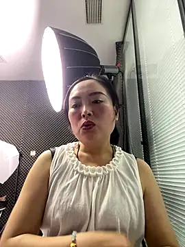 Snapshot of TL-46 chatting on 11.27.25 TL-46 online show from 11.27.25