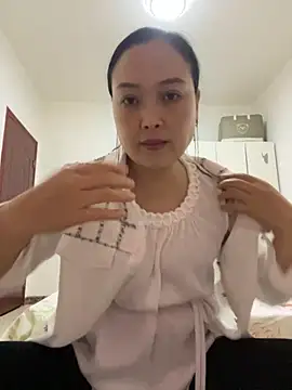 Snapshot of TL-46 chatting on 12.05.25 TL-46 online show from 12.05.25