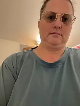 bea french curvy online show from 02.01.26