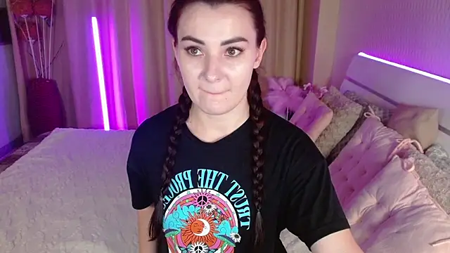 Snapshot of AdeleCutie chatting on 11.30.25 AdeleCutie online show from 11.30.25