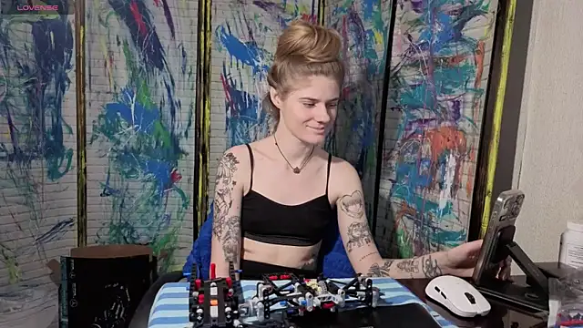 Snapshot of Adell_Love chatting on 05.27.26 Adell Love online show from 05.27.26
