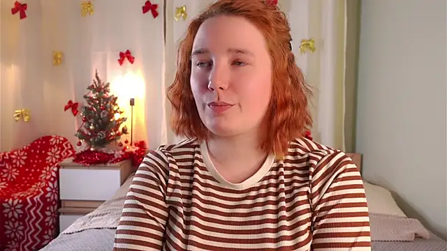 Snapshot of GwendaWhetham chatting on 12.16.25 GwendaWhetham online show from 12.16.25