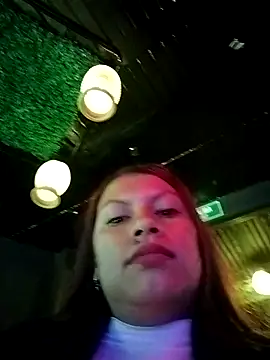 Snapshot of daphne-glow chatting on 11.29.25 daphne-glow online show from 11.29.25