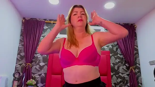 Snapshot of marla_daze chatting on 02.11.26 marla daze online show from 02.11.26