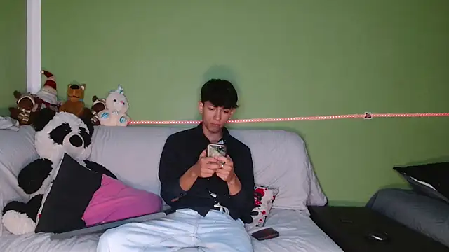 Snapshot of murb_xxx chatting on 12.15.25 murb xxx online show from 12.15.25