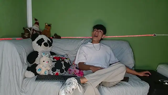 Snapshot of murb_xxx chatting on 12.16.25 murb xxx online show from 12.16.25