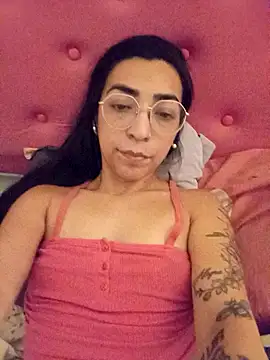 Snapshot of Yani-14 chatting on 12.16.25 Yani-14 online show from 12.16.25