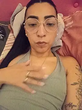 Snapshot of Yani-14 chatting on 12.20.25 Yani-14 online show from 12.20.25