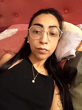 Snapshot of Yani-14 chatting on 02.14.26 Yani-14 online show from 02.14.26